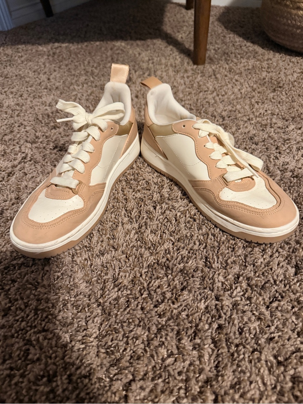 Women’s Casual Lace-Up Sneakers in Cream and Tan